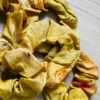 Coletero de seda amarillo